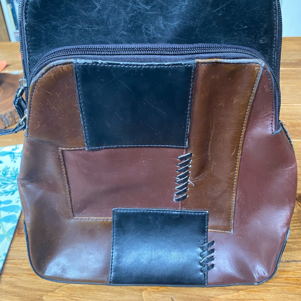 Stylish Brown and Black Vintage Veneto New York Bag
